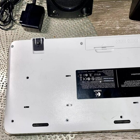 Logitech K520 Keyboard (w/o Receiver) & Speakers - Picture 5 of 6